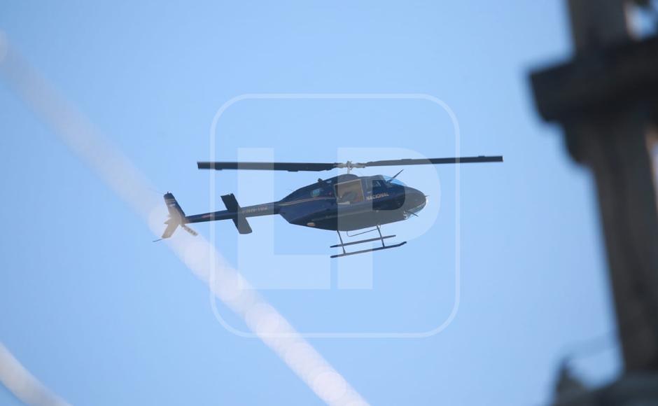 Un helicóptero sobrevolando esta mañana la vivienda de Juan Orlando Hernández.