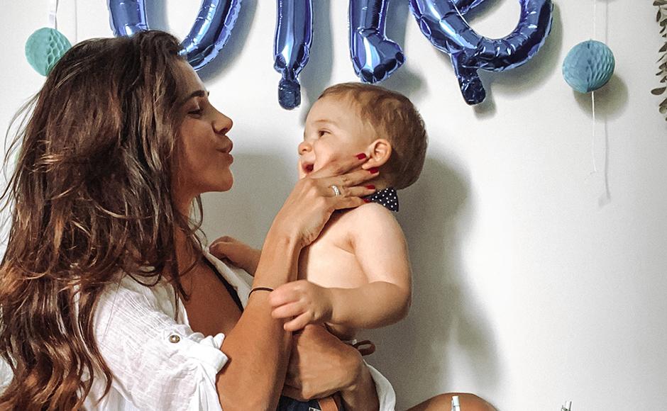 Tania Villalta explica los beneficios de su emprendimiento NaturallyFEM