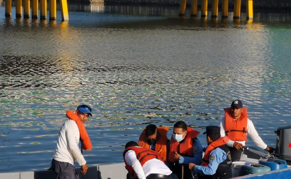 Equipos de la DPI DPI realizaron el traslado de los elementos encontrados en las costas de Belice y que podrían estar relacionados con caso de Angie Peña.