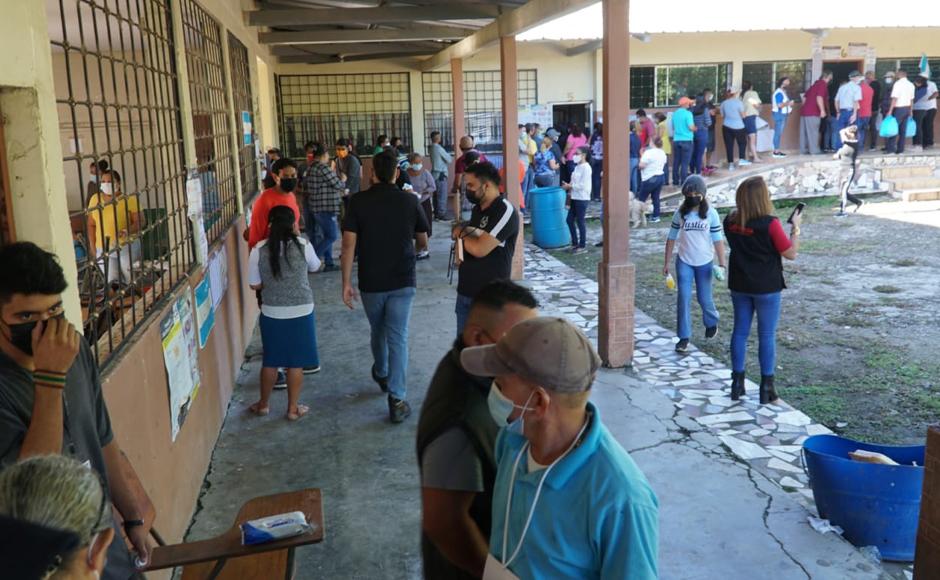 Pobladores de La Lima, San Manuel y El Progreso salen a votar