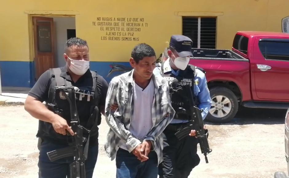 Arrestan a sospechoso de matar de varios hachazos a su esposa