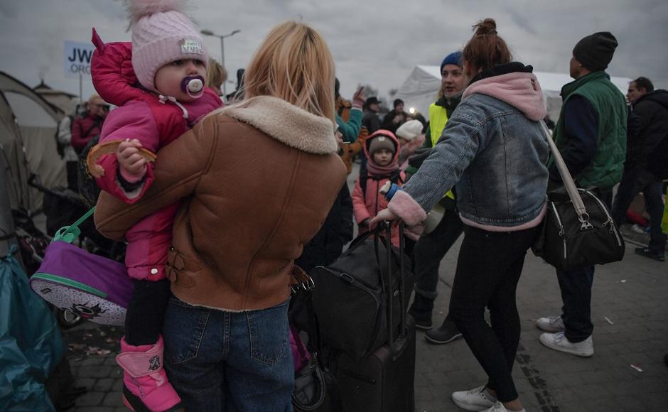 Civiles atrapados en Mariúpol mientras se endurece el cerco en torno a Kiev