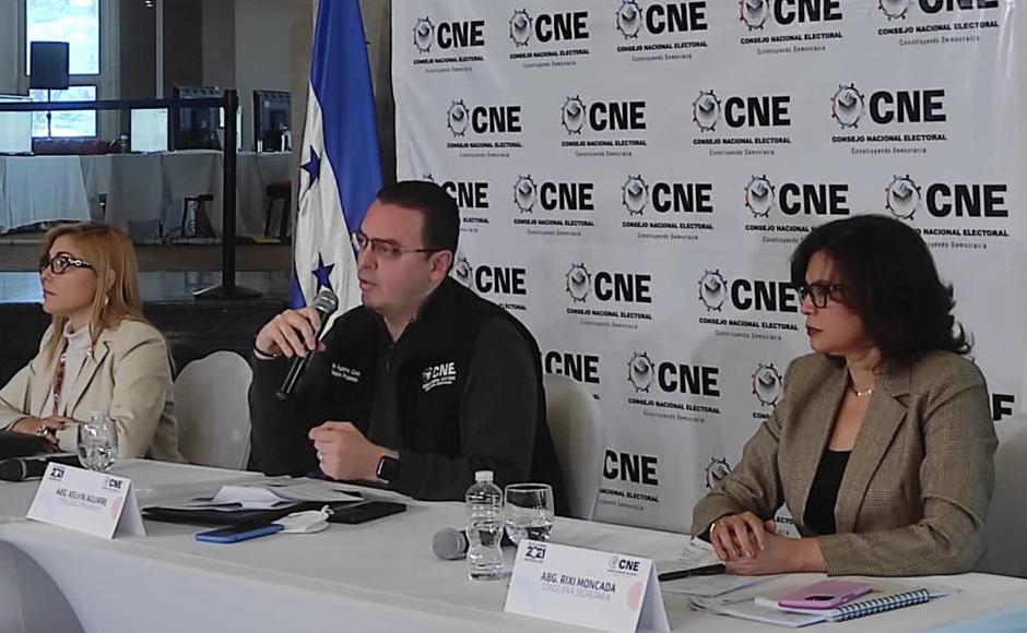 Los consejeros del CNE prometieron transparencia en el reconteo de votos.