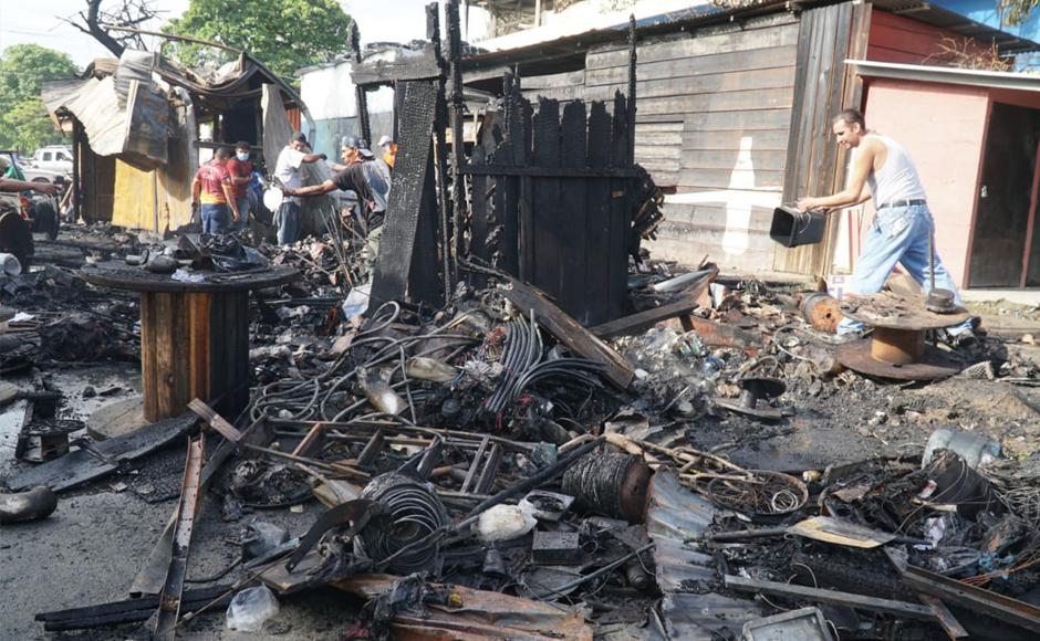 Se incendian siete puestos en el barrio Medina de San Pedro Sula