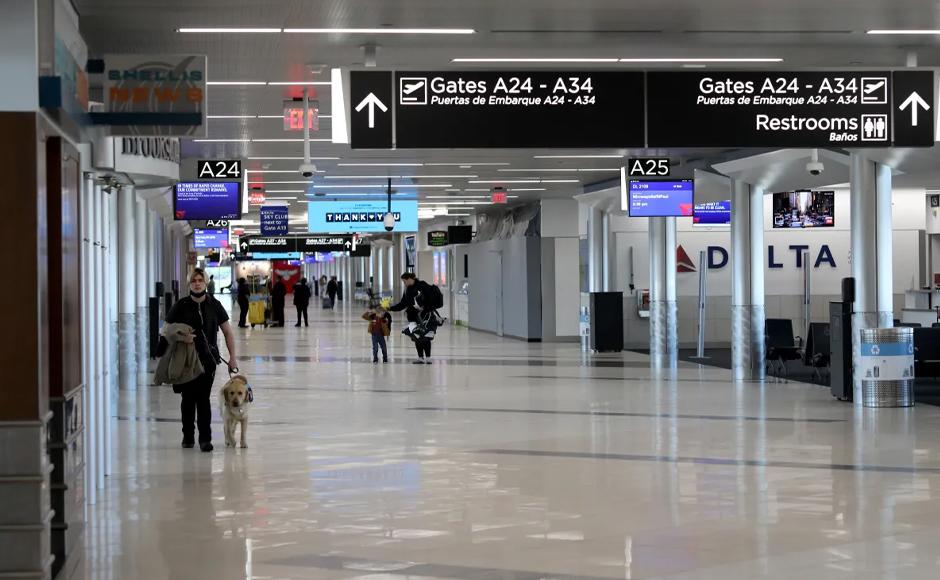 Policía busca a convicto tras detonación “accidental” de arma en aeropuerto de Atlanta
