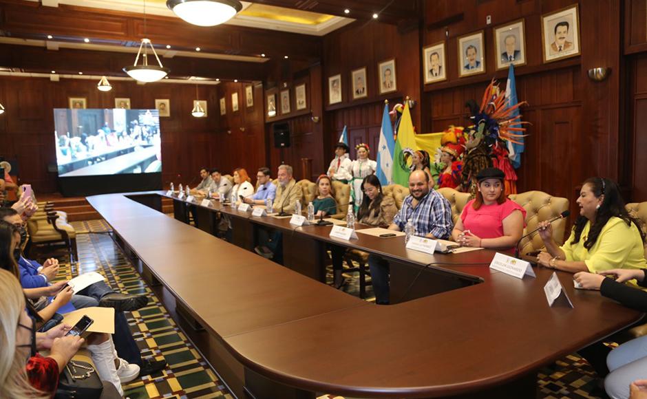 Miembros del Comité de la Feria Juniana durante el lanzamiento oficial de esta festividad.