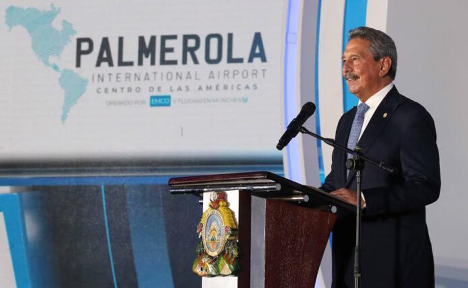 El presidente de la Cámara Nacional de Turismo de Honduras (Canaturh), Epaminondas Marinakys, en el acto de presentación oficial del Aeropuerto Internacional de Palmerola.