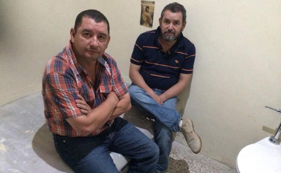 Los hermanos Miguel Arnulfo y Luis Alonso cuando recién llegaron a los Estados Unidos a través de extradición.