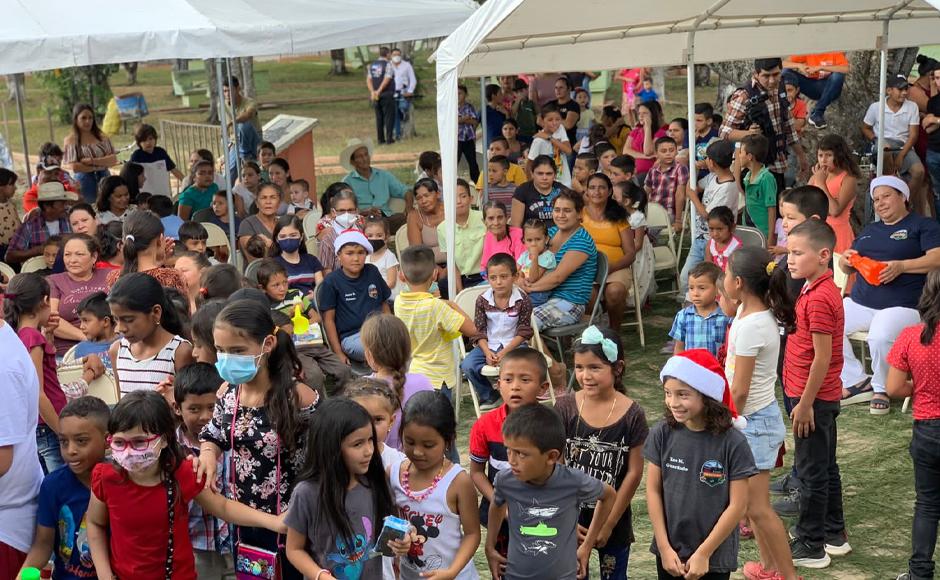 Niños, adultos y ancianos disfrutaron del evento navideño organizado por “Primero Corpus”.