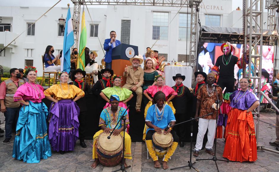 Como parte del lanzamiento se realizaron actividades artísticas en el Parque Central de San Pedro Sula.