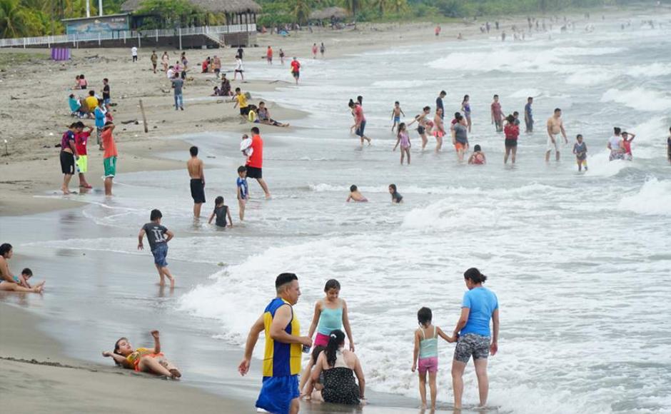 Salud pide a la población vacunarse contra la covid-19 antes del Feriado Morazánico