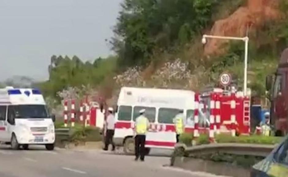 Un avión con 132 pasajeros se estrella en el suroeste de China