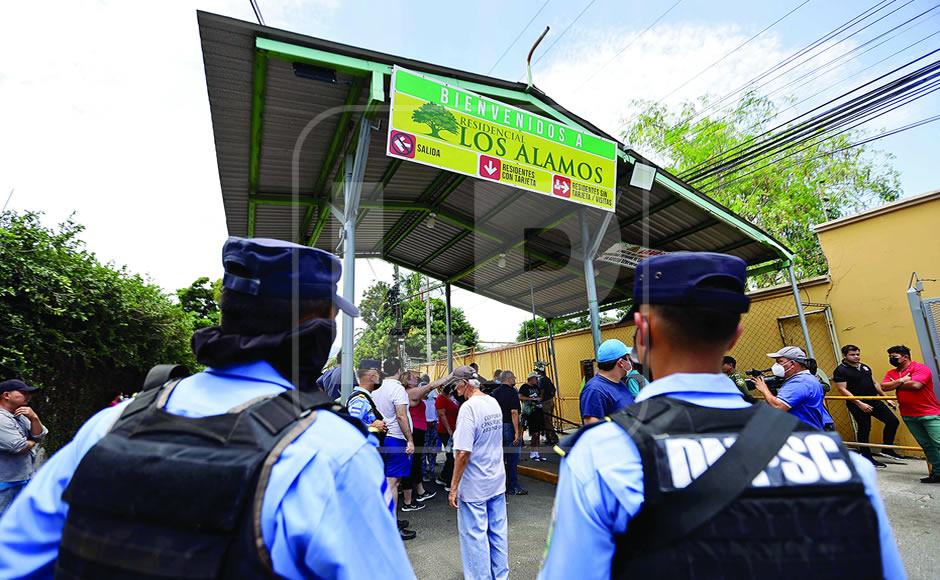 Solucionado conflicto en la entrada principal de Los Álamos