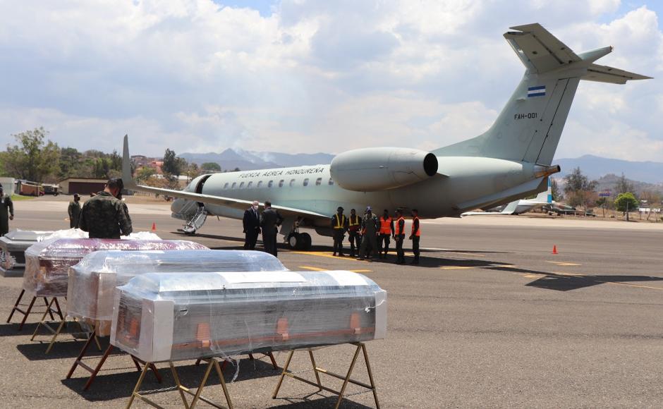 Trasladan en avión presidencial cuatro cuerpos repatriados desde México