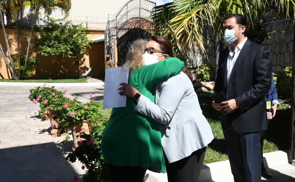 La diplomática le anticipó el apoyo a la presidenta electa de Honduras.