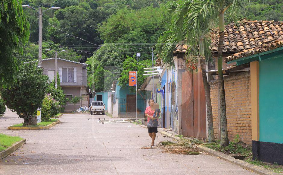 “Miramos gente extraña y escuchamos que mueren personas...aquí solo Dios con nosotros”