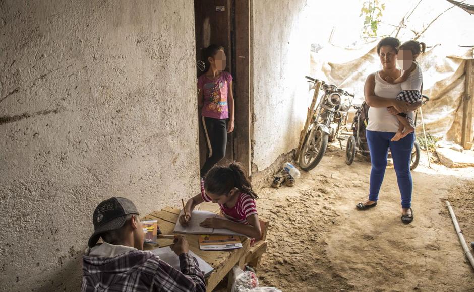 Cientos de millones de niños siguen viviendo en la pobreza multidimensional.