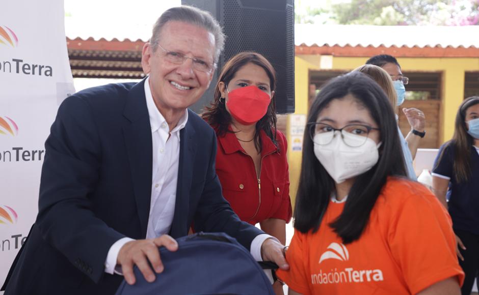 En Honduras gracias al programa Becas Tutoría se logró 5,696 alumnos tutorados en 400 centros escolares involucrados a nivel nacional.