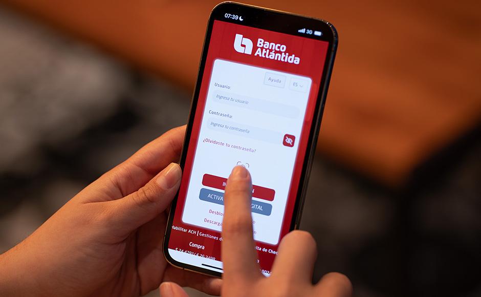 Banco Atlántida cuenta con dos plataformas en línea: Atlántida Online y Atlántida Móvil, donde sus clientes puede realizar más de 400 transacciones.