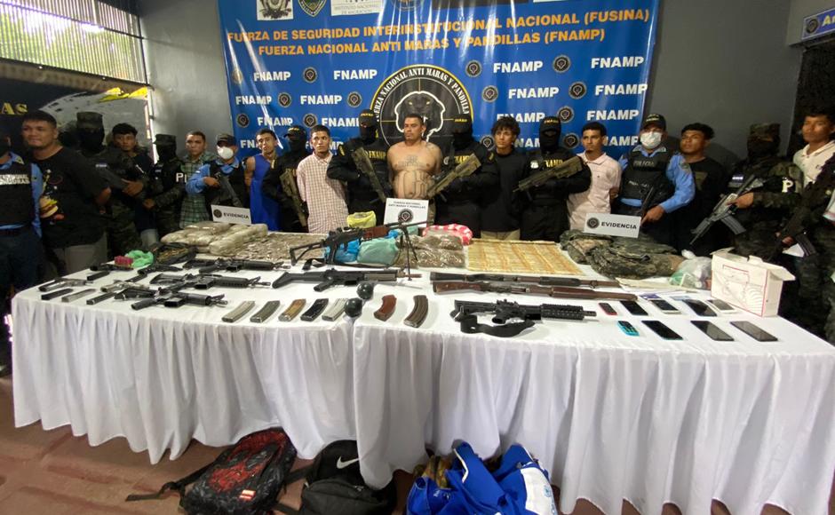 Caen supuesto cabecilla y 13 pandilleros más, incluidos los asesinos de capitán de FFAA y militar