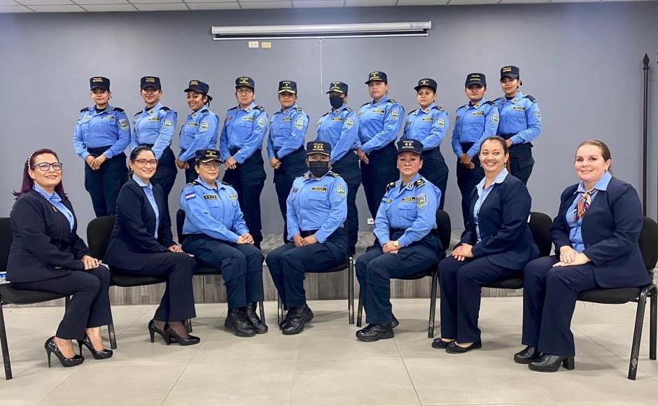 Más mujeres se siguen sumando a las filas de la institución policial del país.