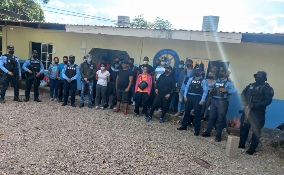 Olancho: arrestan a “coyote” que trasladaba a múltiples cubanos y ecuatorianos