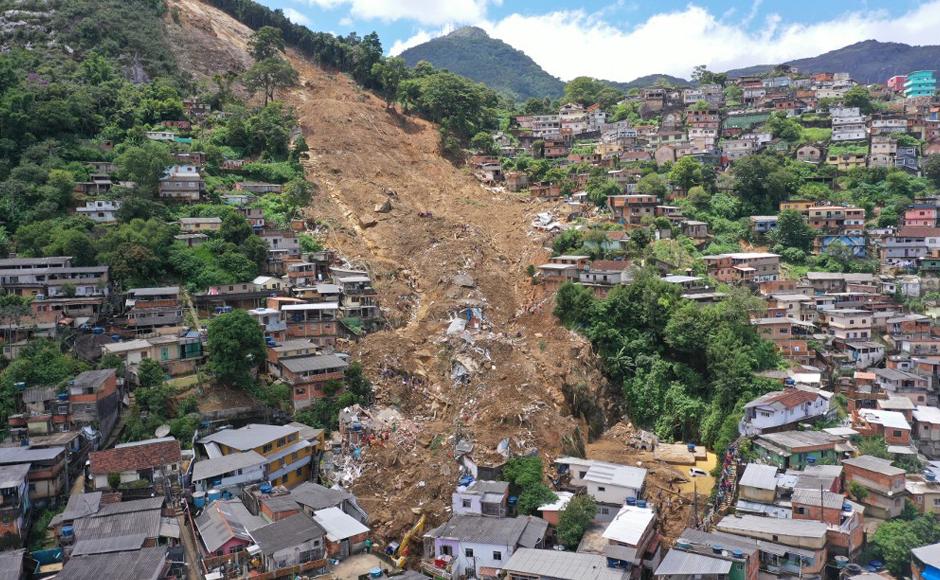 Alerta ante nuevas lluvias intensas en Petrópolis, donde los muertos suman 117