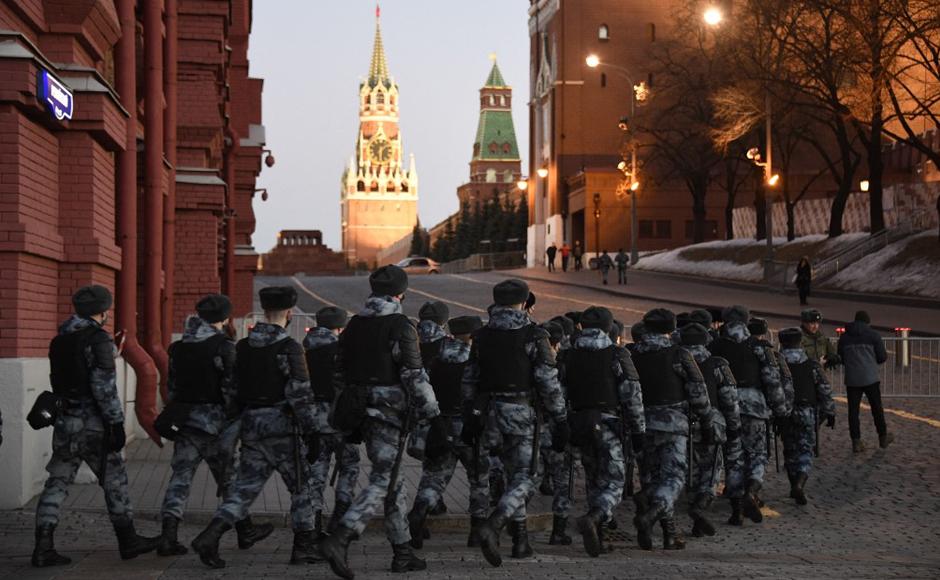 El presidente ruso Vladimir Putin lanzó una invasión a gran escala de Ucrania, matando a decenas y provocando advertencias de los líderes occidentales de sanciones sin precedentes.