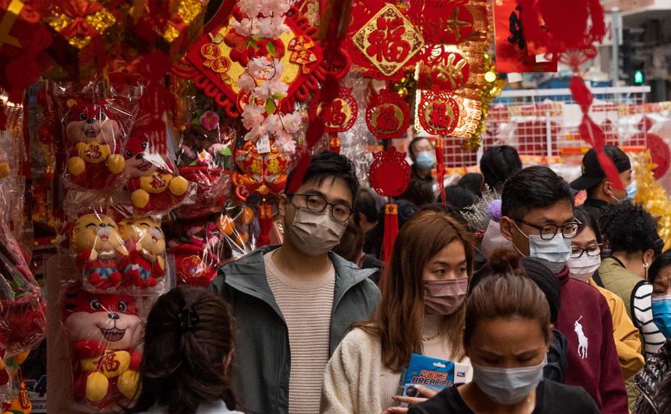 Con covid o sin, los chinos vuelven con su familia para el Año Nuevo Lunar