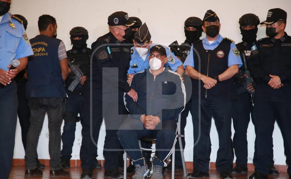 Momento en que Juan Carlos Bonilla fue presentado por las autoridades policiales.