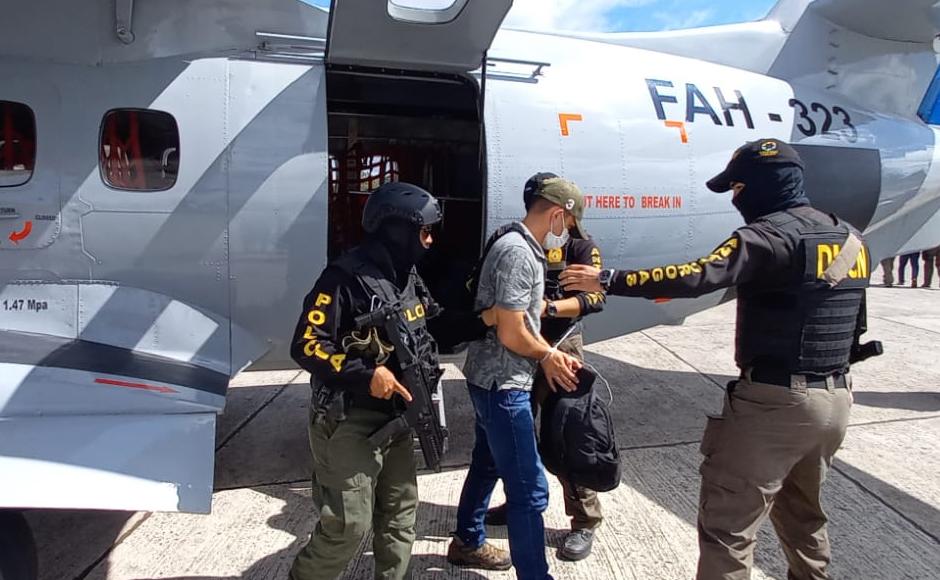 Las capturas fueron ejecutadas por la Dirección de Lucha Contra el Narcotráfico, Fiscalía del Bajo Aguán y la Fuerza de Tarea Xatruch. 