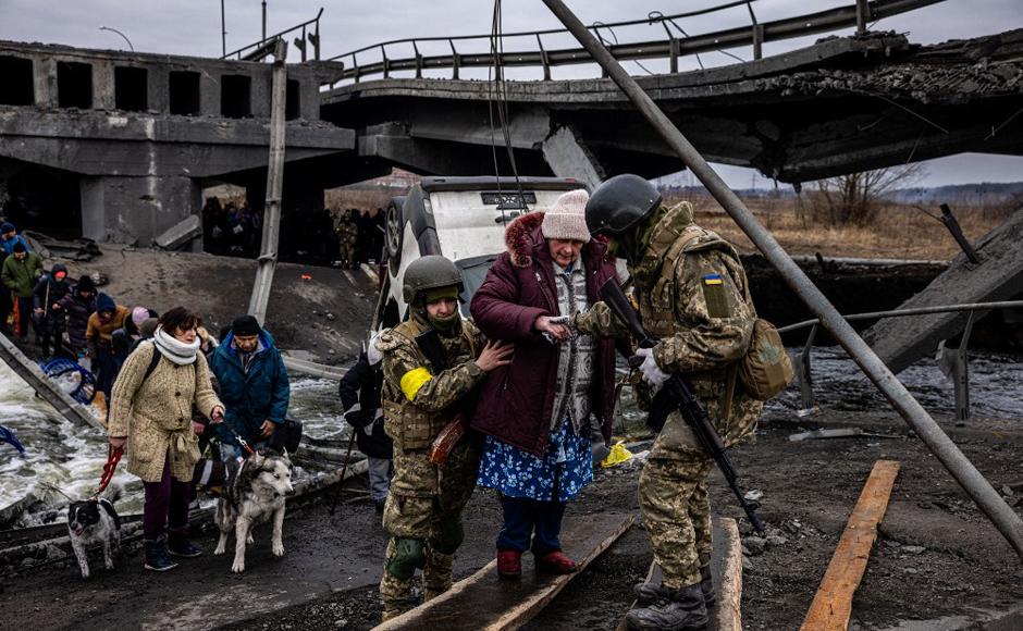 Ucrania rechaza corredores humanitarios propuestos por Rusia y se prepara para nuevos ataques