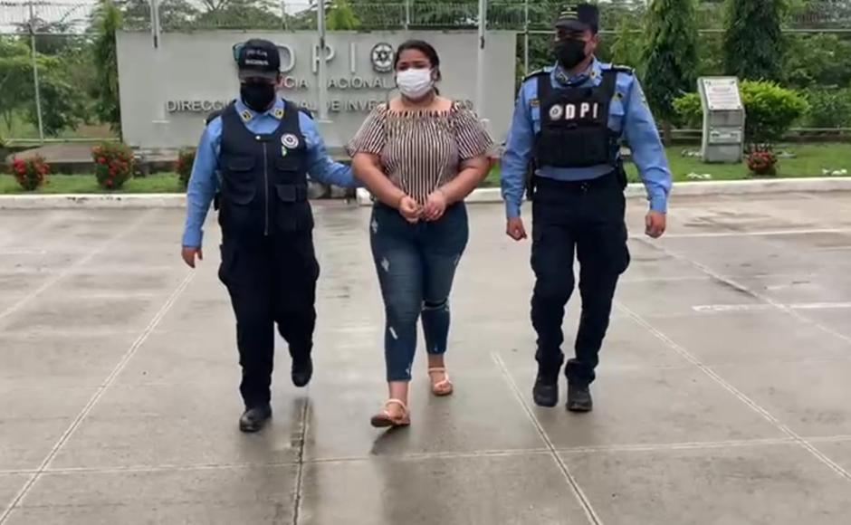 Arrestan a sospechosa de matar de una puñalada a su pareja