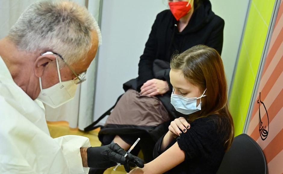 Hospitalizaciones pediátricas aumentan con ómicron en EEUU, sin ser más graves