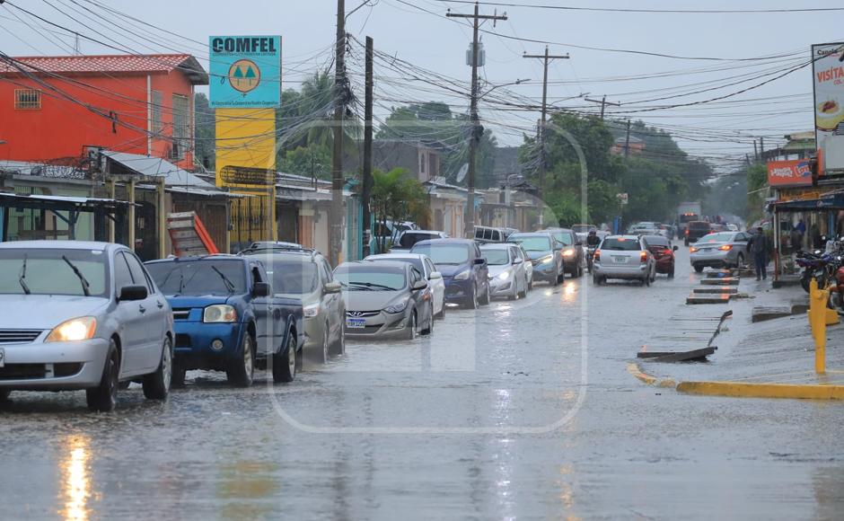 Lluvia en SPS provoca caos vehicular y zonas incomunicadas
