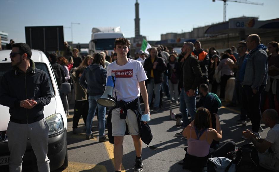 Manifestaciones y paros en Italia por vigencia del pasaporte sanitario para trabajadores