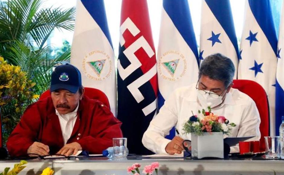 El tratado firmado por Honduras y Nicaragua, destacó Ortega al leer el comunicado conjunto, “tiene como objetivo principal trazar una ruta de paz y prosperidad en nuestros pueblos y mediante el cual ambos países delimitan sus fronteras en el Mar Caribe y el Océano Pacífico”.
