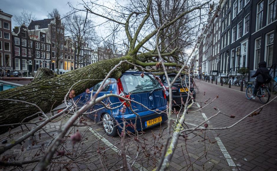 La tormenta Eunice devasta el norte de Europa y deja al menos 13 muertos