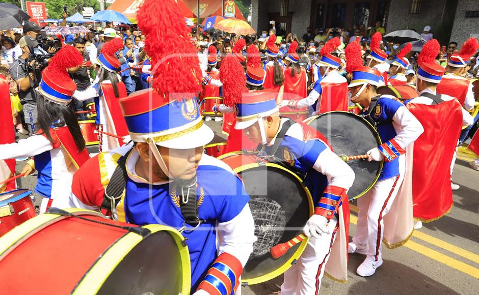 Los sampedranos esperaron con mucho entusiasmo, pero hubo institutos que dieron sorpresas con sus interpretaciones.