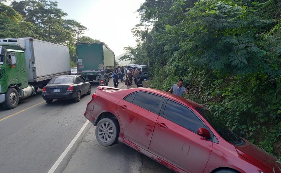 Al lugar del accidente llegaron agentes de la Dirección Nacional de Vialidad y Transporte y un equipo forense.