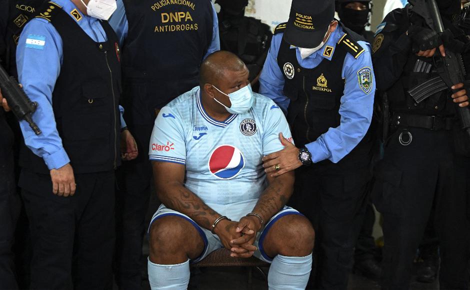 “Tokiro” Rodas siendo presentados por la Secretaría de Seguridad en la capital.