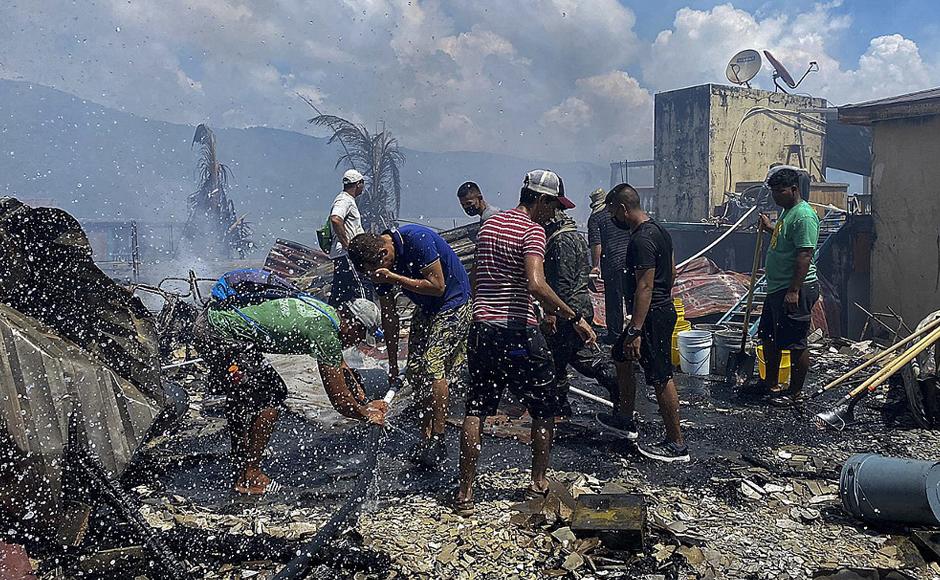 Fijan centros de acopio para ayudas a pobladores de Guanaja