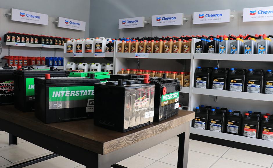 Lubrishop son los distribuidores autorizados de lubricantes Chevron, baterías Interstate y de filtros Donaldson en Honduras.