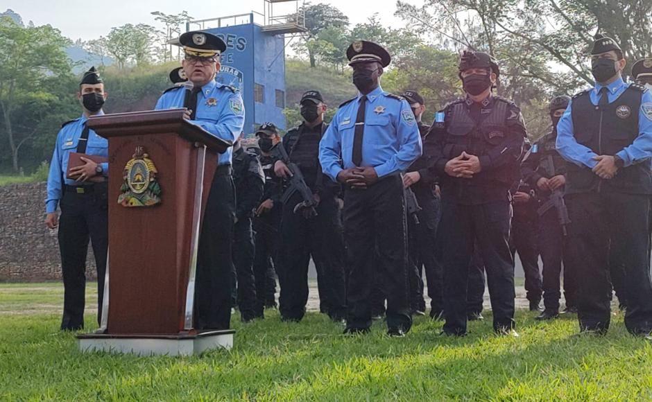Las autoridades policiales brindando una conferencia de prensa sobre la captura del nicaragüense pedido en extradición.