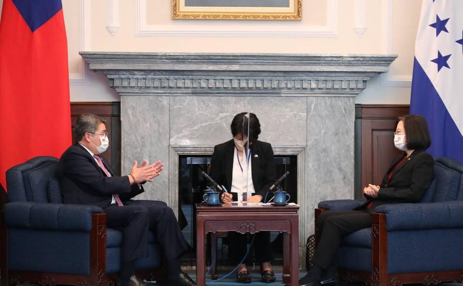 Juan Orlando Hernández calificó como “fructífera” su visita en Asia.