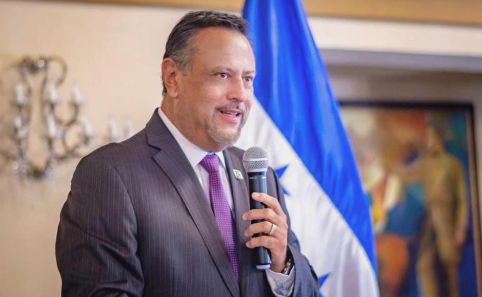 Arnaldo Bueso, ministro de la Secretaría de Educación en Honduras.