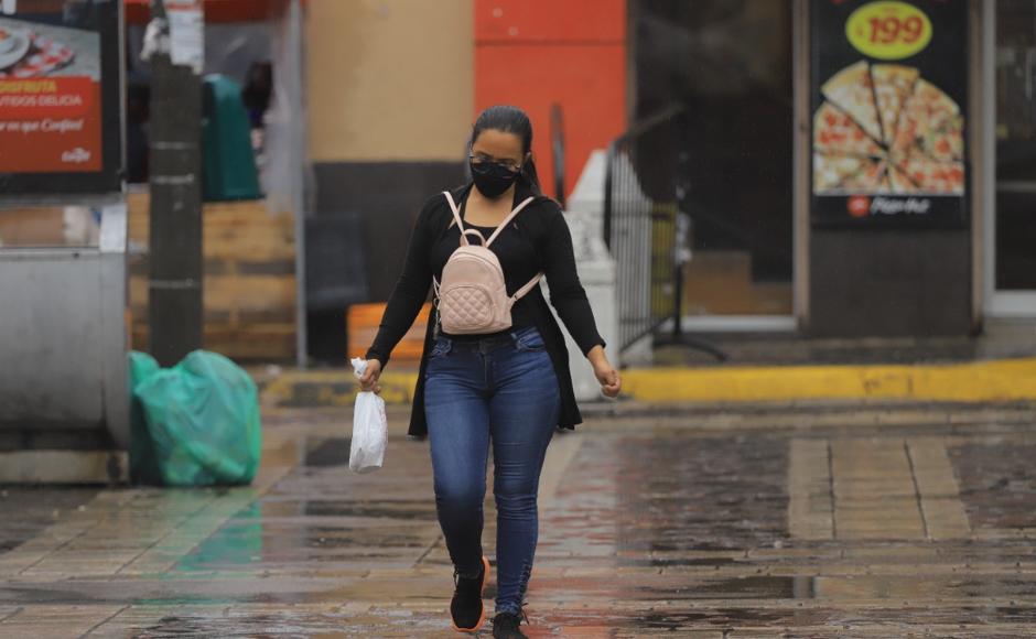 Copeco, Bomberos y demás instituciones se mantienen vigilantes ante posibles inundaciones y deslizamientos. 