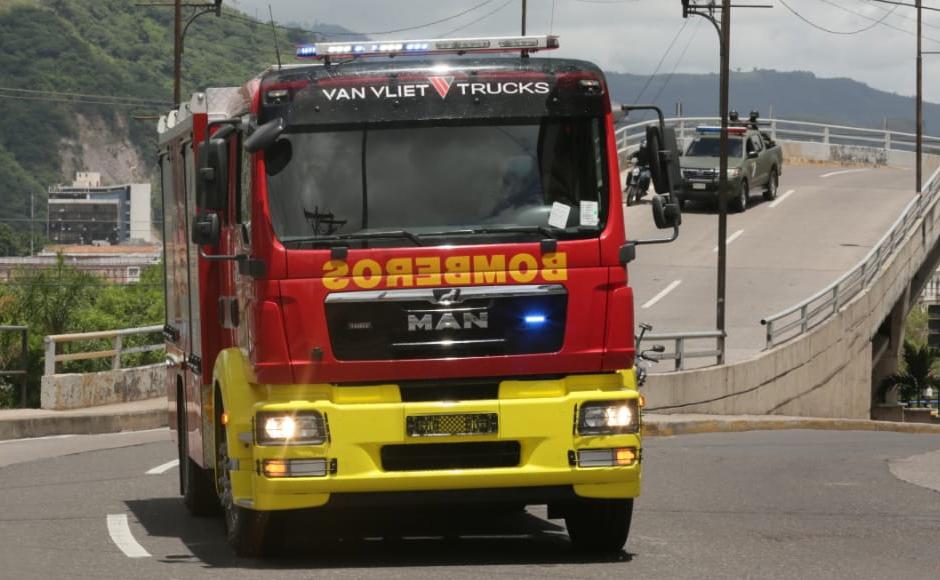 Entregan nueva flota de vehículos contra incendios al Cuerpo de Bomberos