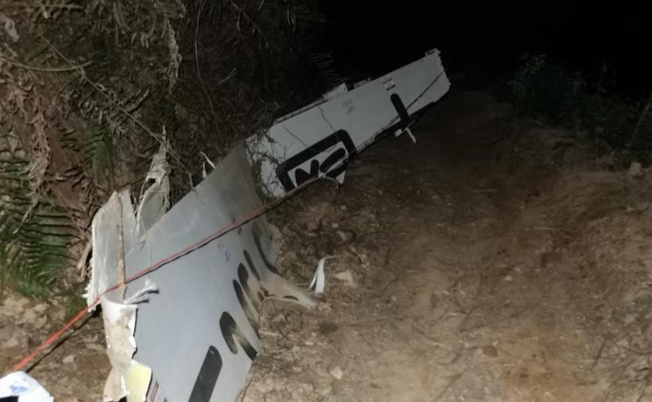 Parte de los restos del avión de pasajeros de China Eastern que se estrelló contra la ladera de una montaña en el condado de Tengxian.
