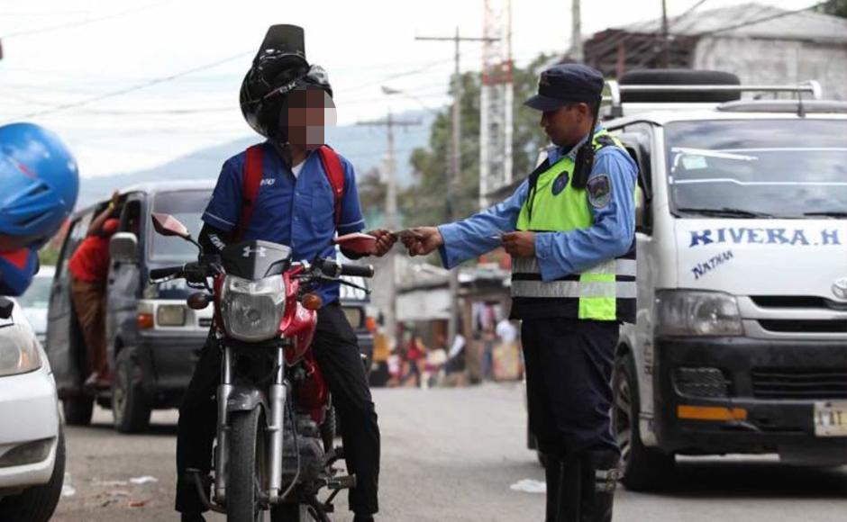 Honduras: Tránsito recuerda que menores tienen prohibido conducir vehículos